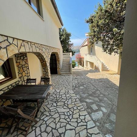 Apartment Victoria Stara Baška Exterior foto